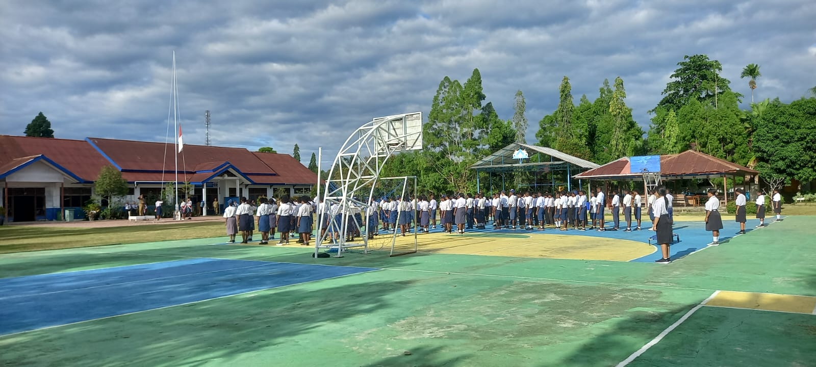Peserta upacara bendera